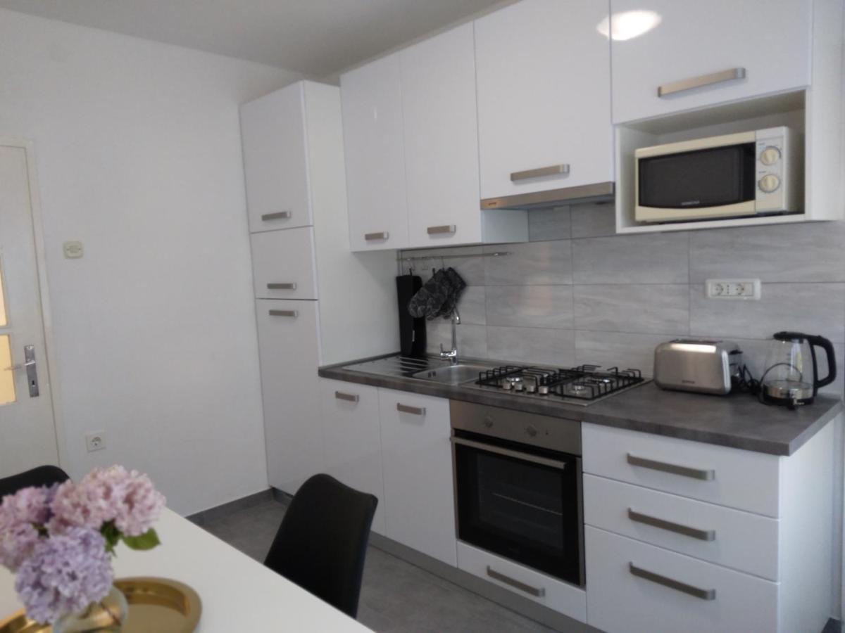 Antemma Apartment พูลา ภายนอก รูปภาพ