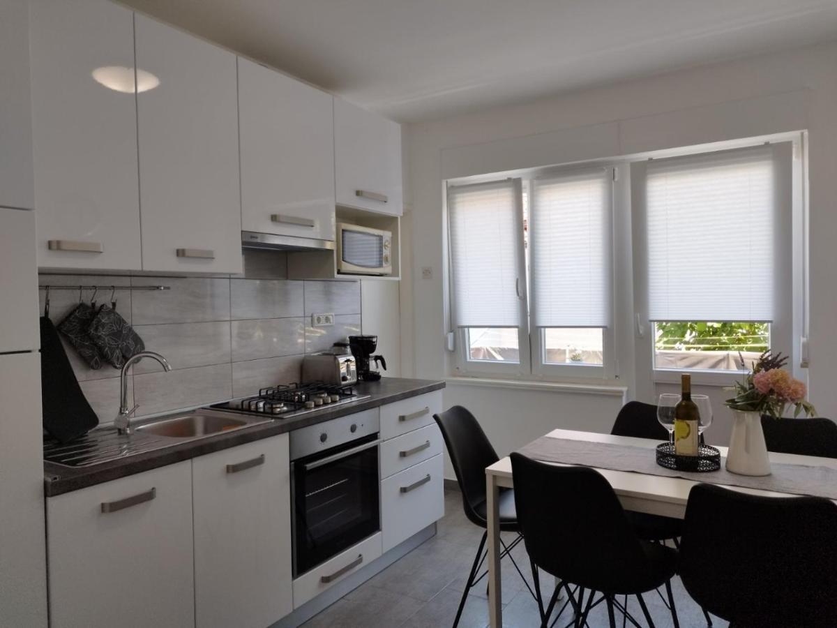Antemma Apartment พูลา ภายนอก รูปภาพ