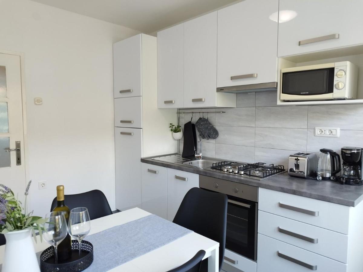Antemma Apartment พูลา ภายนอก รูปภาพ