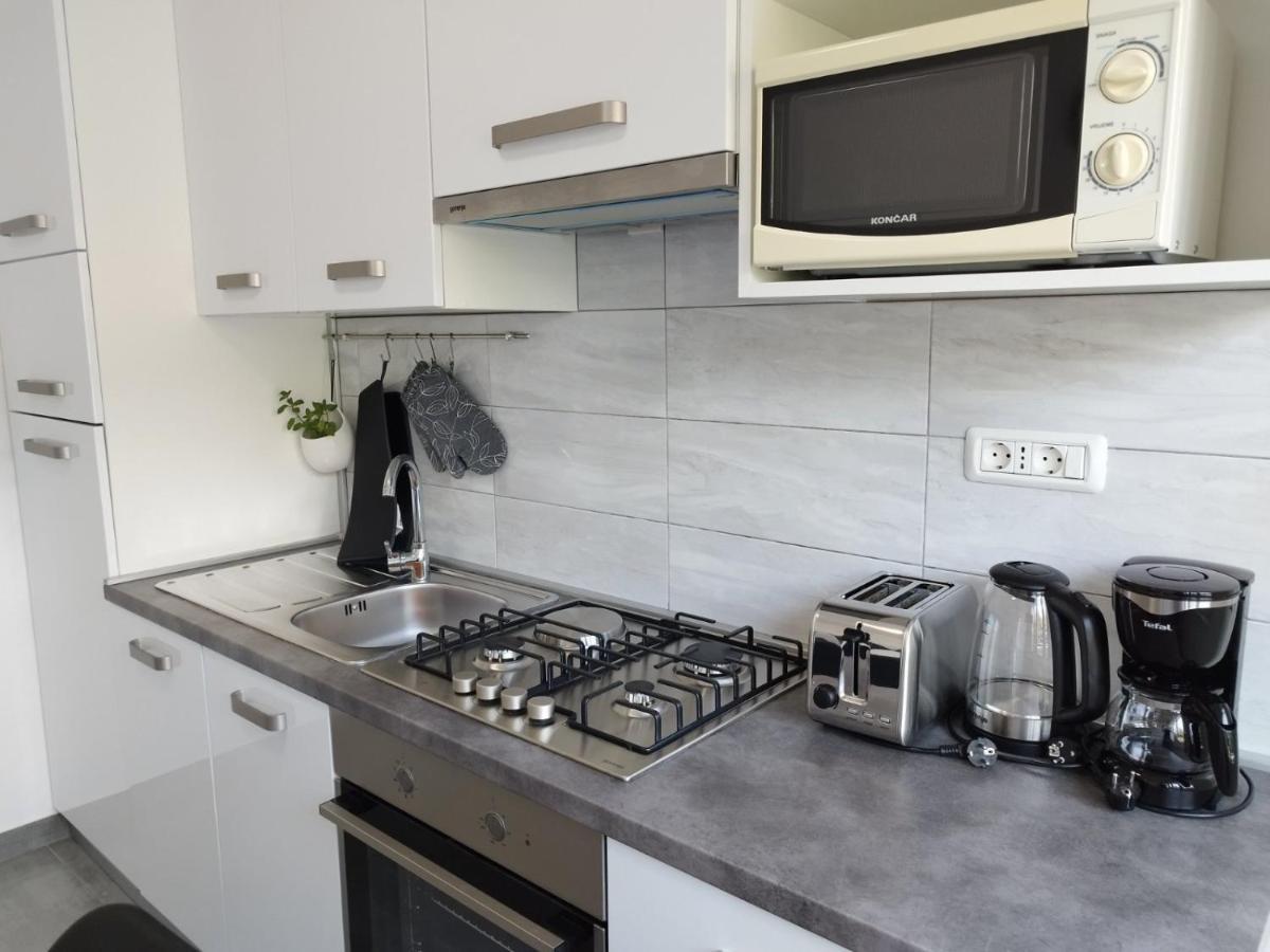 Antemma Apartment พูลา ภายนอก รูปภาพ