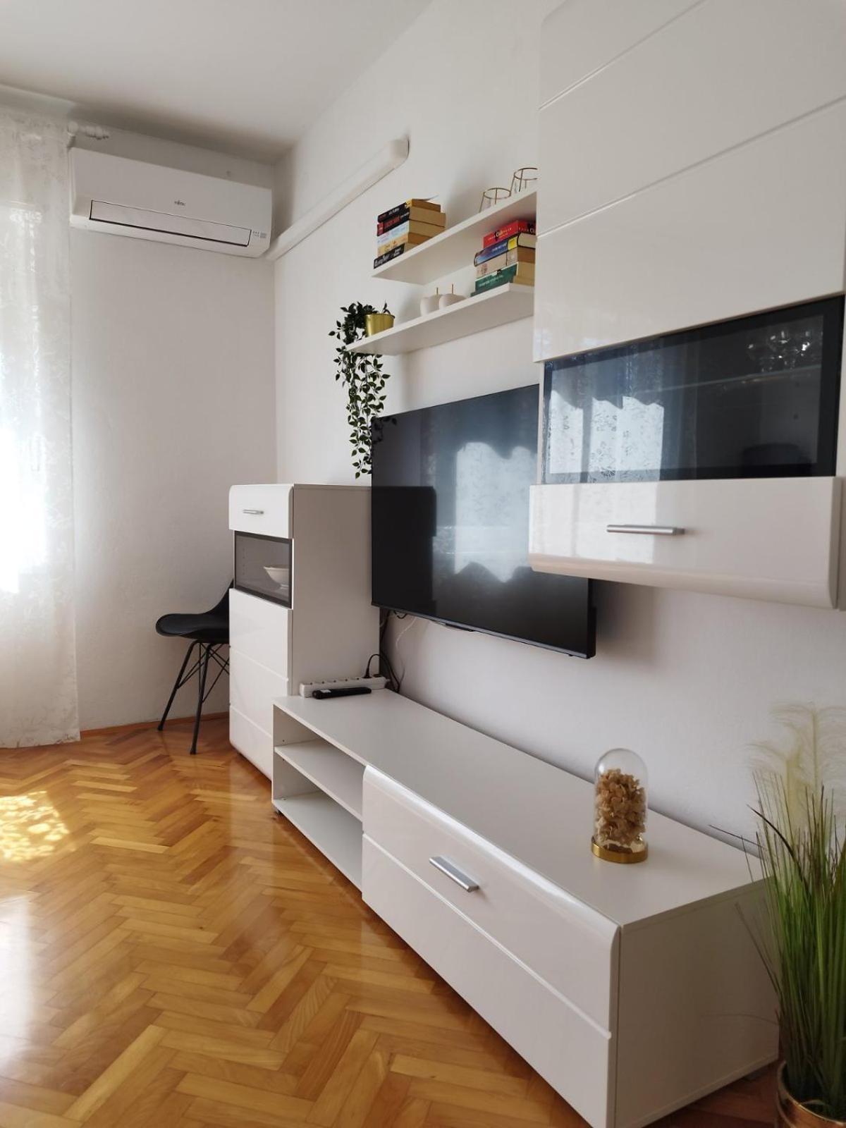 Antemma Apartment พูลา ภายนอก รูปภาพ