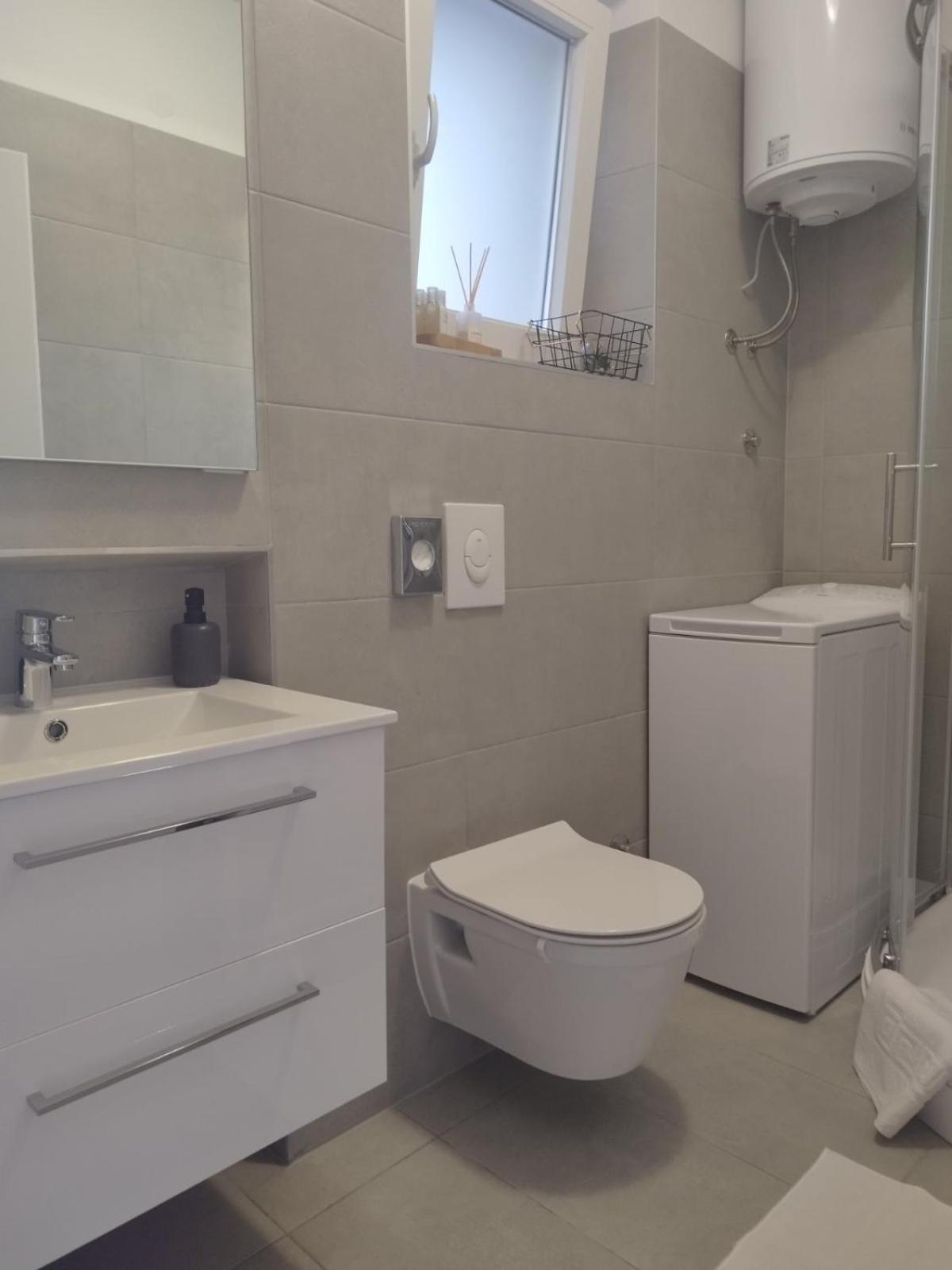 Antemma Apartment พูลา ภายนอก รูปภาพ